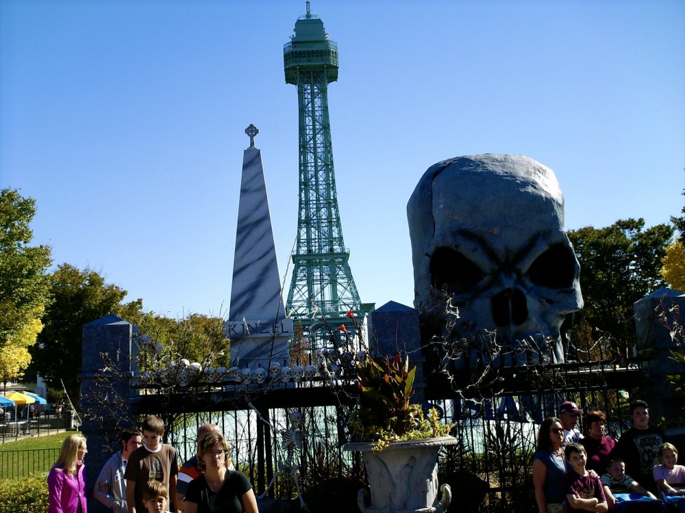 Kings Island Halloween Haunt 10 20 2007 004.JPG